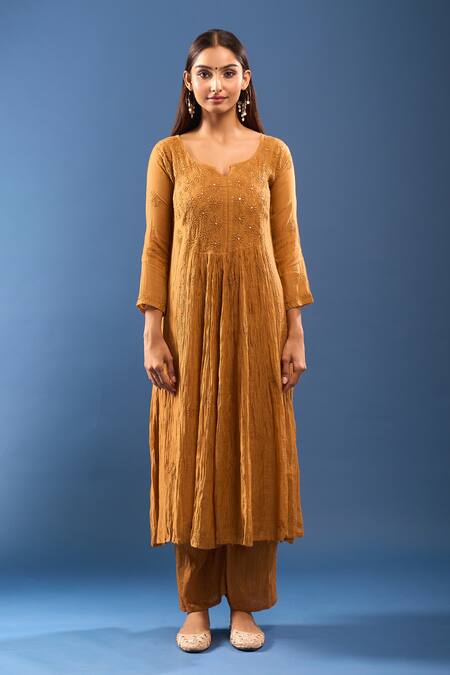 Samyukta Singhania_Brown Chanderi Cotton Mirrors Round Neck Chikankari Kurta Set _Online_at_Aza_Fashions
