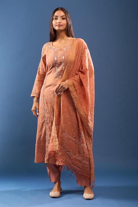 Buy_Samyukta Singhania_Peach Chanderi Cotton Embroidery, Cut Work Round Neck Kurta Set _Online_at_Aza_Fashions
