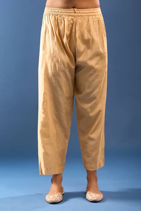 Samyukta Singhania_Cream Cotton, Embroidery Round Neck Chikankari Kurta Set _at_Aza_Fashions