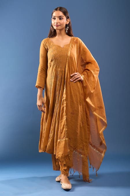 Buy_Samyukta Singhania_Brown Chanderi Cotton Mirrors Round Neck Chikankari Kurta Set 