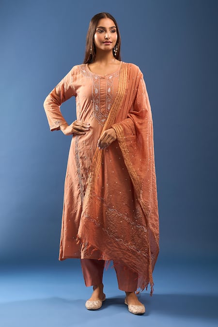 Buy_Samyukta Singhania_Peach Chanderi Cotton Embroidery, Cut Work Round Neck Kurta Set 