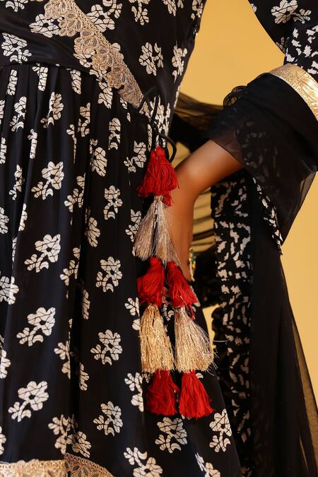 Buy_Palak & Mehak_Black Crepe Tassels, Embroidery V-neck Floral Print Angarkha Set _Online_at_Aza_Fashions