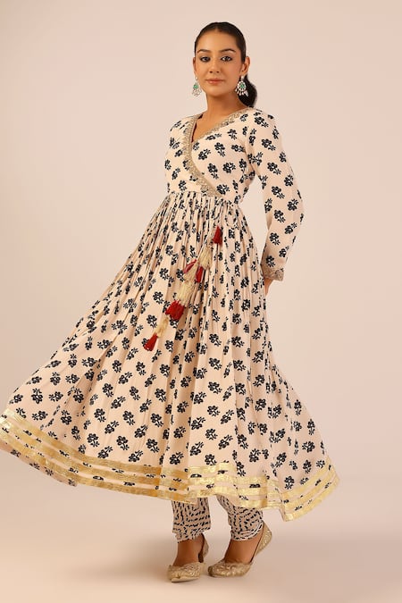 Buy_Palak & Mehak_Cream Chanderi Zari, Tassels V-neck Floral Print Anarkali Set _Online_at_Aza_Fashions