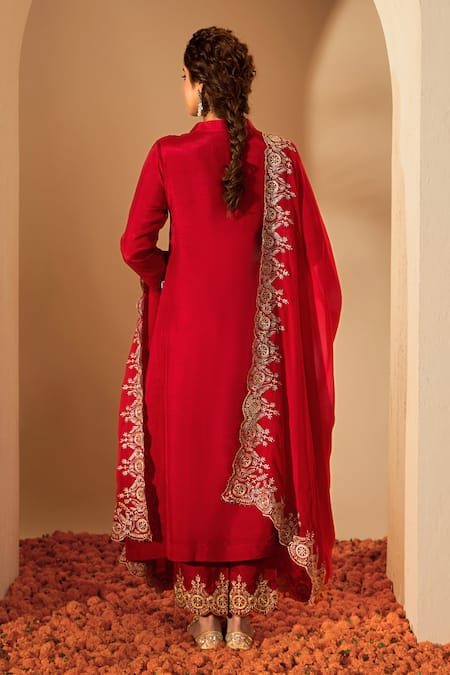 Roohbyridhimaa Red Zari Embroidered Kurta Set 