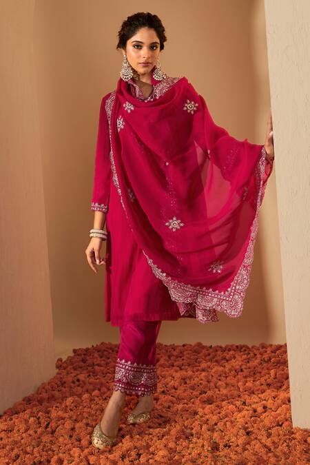 Buy_Roohbyridhimaa_Fuchsia Silk Organza Zari, Sequins V-neck Pink Embroidered Kurta Set _Online_at_Aza_Fashions