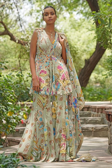 Soniya G_Green Georgette, Chiffon Embroidery V-neck Floral Print Kurta Set _at_Aza_Fashions