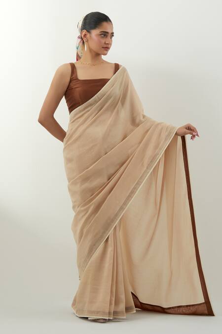 Vinusto Beige Chanderi Lace, Smocking Square Neck Handwoven Saree Set Online at Aza Fashions Vinusto_Beige Chanderi Lace, Smocking Square Neck Handwoven Saree Set _Online_at_Aza_Fashions