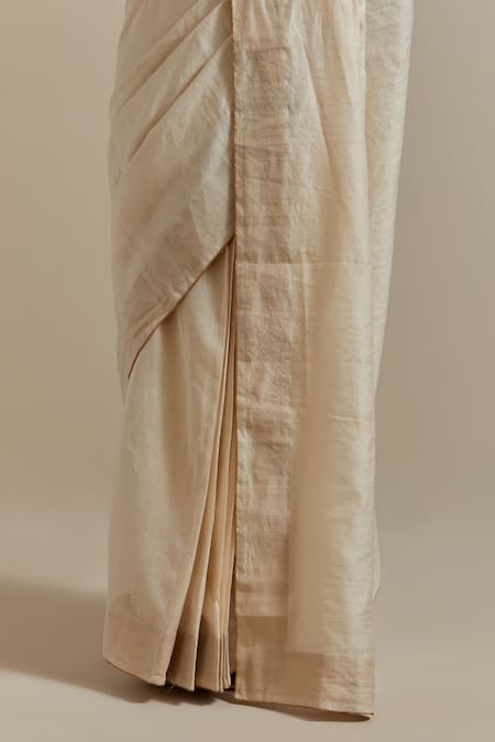 Buy Vinusto Ivory Chanderi Embroidery, Zari Sweetheart Neck Cut Dana Saree Set Online at Aza Fashions Buy_Vinusto_Ivory Chanderi Embroidery, Zari Sweetheart Neck Cut Dana Saree Set _Online_at_Aza_Fashions