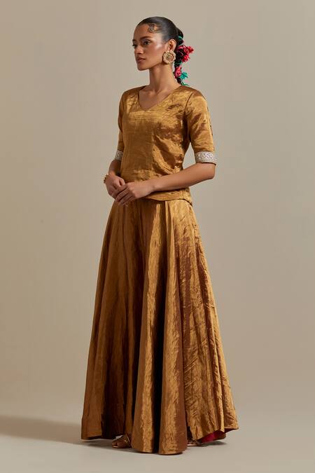 Buy Vinusto Gold Chanderi Lace, Embroidery V-neck Handwoven Zari Set Online at Aza Fashions Buy_Vinusto_Gold Chanderi Lace, Embroidery V-neck Handwoven Zari Set _Online_at_Aza_Fashions