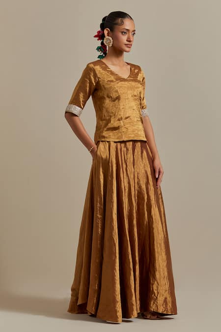 Shop Vinusto Gold Chanderi Lace, Embroidery V-neck Handwoven Zari Set Online at Aza Fashions Shop_Vinusto_Gold Chanderi Lace, Embroidery V-neck Handwoven Zari Set _Online_at_Aza_Fashions