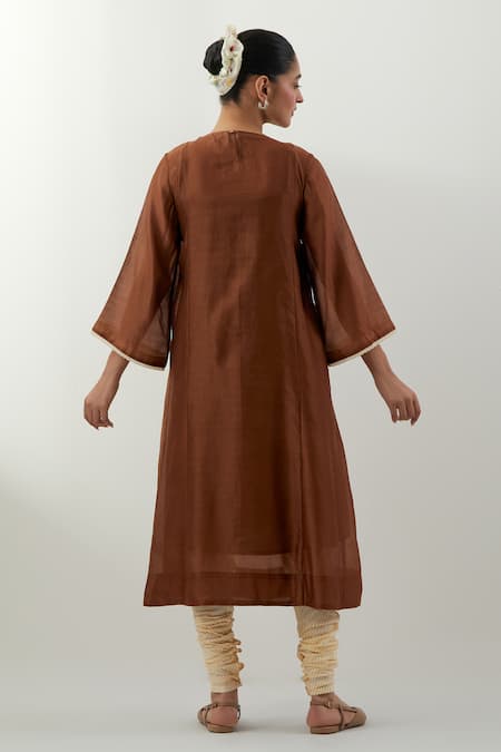 Shop Vinusto Brown Chanderi, Cotton Lace Round Neck Handwoven Kurta Set at Aza Fashions Shop_Vinusto_Brown Chanderi, Cotton Lace Round Neck Handwoven Kurta Set _at_Aza_Fashions