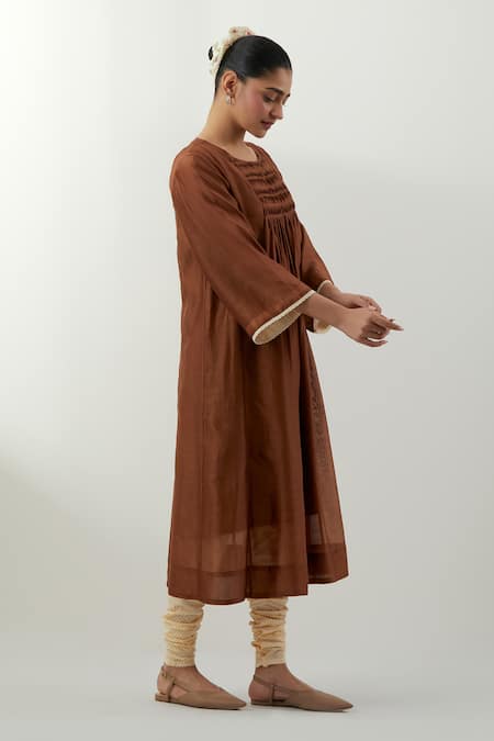 Vinusto Brown Chanderi, Cotton Lace Round Neck Handwoven Kurta Set Online at Aza Fashions Vinusto_Brown Chanderi, Cotton Lace Round Neck Handwoven Kurta Set _Online_at_Aza_Fashions