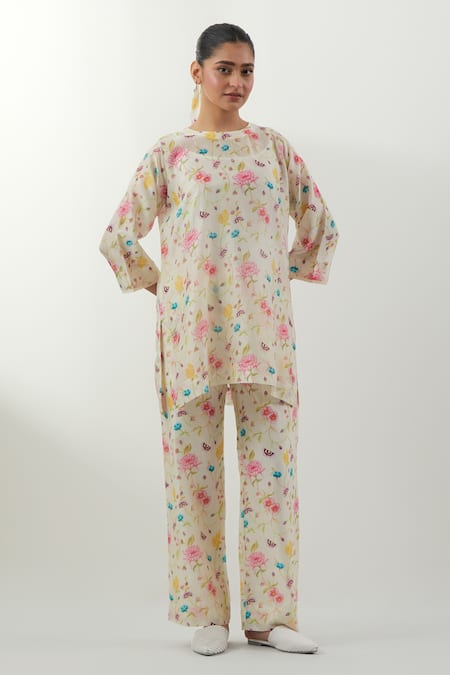 Vinusto Multi Color Chanderi Round Neck Floral Printed Kurta Pant Set 