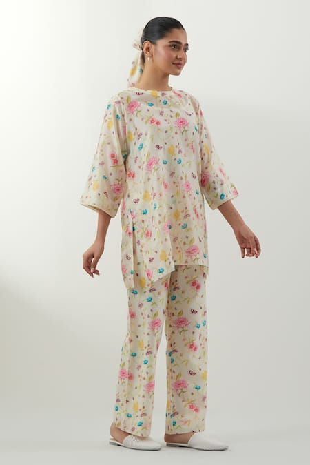 Shop Vinusto Multi Color Chanderi Round Neck Floral Printed Kurta Pant Set Online at Aza Fashions Shop_Vinusto_Multi Color Chanderi Round Neck Floral Printed Kurta Pant Set _Online_at_Aza_Fashions