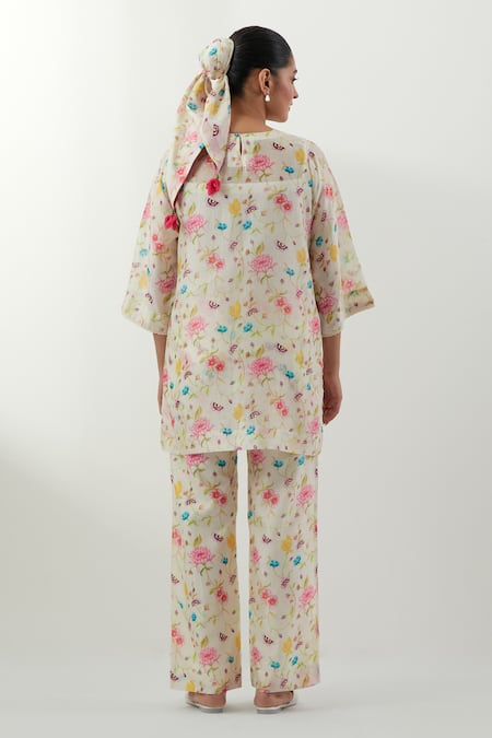 Shop Vinusto Multi Color Chanderi Round Neck Floral Printed Kurta Pant Set at Aza Fashions Shop_Vinusto_Multi Color Chanderi Round Neck Floral Printed Kurta Pant Set _at_Aza_Fashions