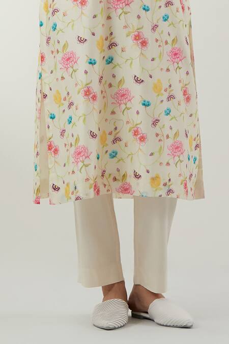 Buy Vinusto Ivory Chanderi Round Neck Floral Printed Kurta Set Online at Aza Fashions Buy_Vinusto_Ivory Chanderi Round Neck Floral Printed Kurta Set _Online_at_Aza_Fashions
