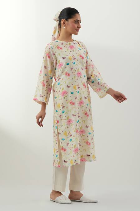 Vinusto Ivory Chanderi Round Neck Floral Printed Kurta Set at Aza Fashions Vinusto_Ivory Chanderi Round Neck Floral Printed Kurta Set _at_Aza_Fashions