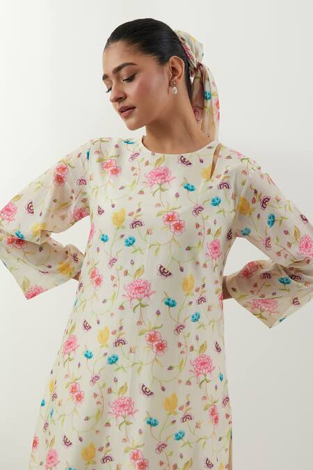 Shop Vinusto Ivory Chanderi Round Neck Floral Printed Kurta Set Shop_Vinusto_Ivory Chanderi Round Neck Floral Printed Kurta Set