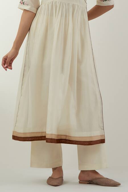 Vinusto Ivory Chanderi Embroidery V-neck Hand Angarkha Set at Aza Fashions Vinusto_Ivory Chanderi Embroidery V-neck Hand Angarkha Set _at_Aza_Fashions