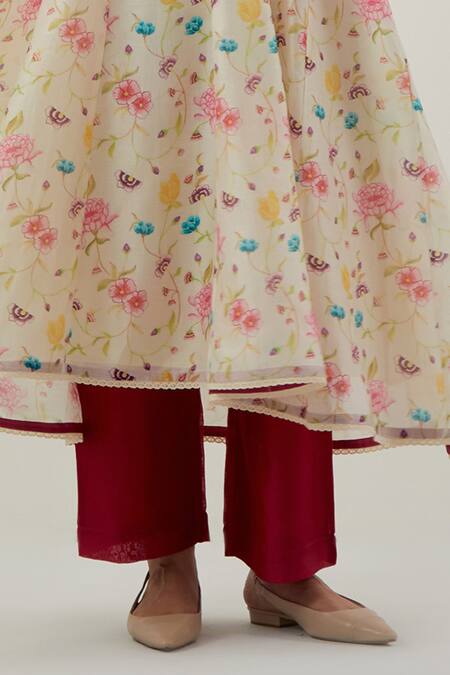 Vinusto Ivory Chanderi, Cotton Embroidery, Lace V-neck Floral Printed Anarkali Set Online at Aza Fashions Vinusto_Ivory Chanderi, Cotton Embroidery, Lace V-neck Floral Printed Anarkali Set _Online_at_Aza_Fashions