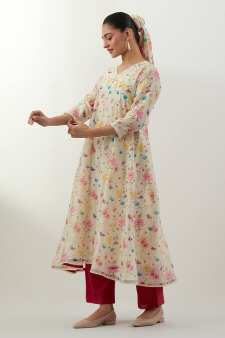 Buy Vinusto Ivory Chanderi, Cotton Embroidery, Lace V-neck Floral Printed Anarkali Set Online at Aza Fashions Buy_Vinusto_Ivory Chanderi, Cotton Embroidery, Lace V-neck Floral Printed Anarkali Set _Online_at_Aza_Fashions