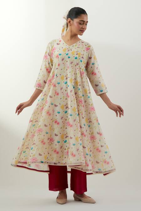 Vinusto Ivory Chanderi, Cotton Embroidery, Lace V-neck Floral Printed Anarkali Set at Aza Fashions Vinusto_Ivory Chanderi, Cotton Embroidery, Lace V-neck Floral Printed Anarkali Set _at_Aza_Fashions