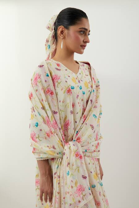 Buy Vinusto Ivory Chanderi, Cotton Embroidery, Lace V-neck Floral Printed Anarkali Set Buy_Vinusto_Ivory Chanderi, Cotton Embroidery, Lace V-neck Floral Printed Anarkali Set