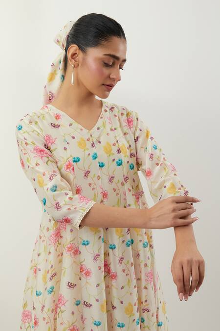 Shop Vinusto Ivory Chanderi, Cotton Embroidery, Lace V-neck Floral Printed Anarkali Set Shop_Vinusto_Ivory Chanderi, Cotton Embroidery, Lace V-neck Floral Printed Anarkali Set