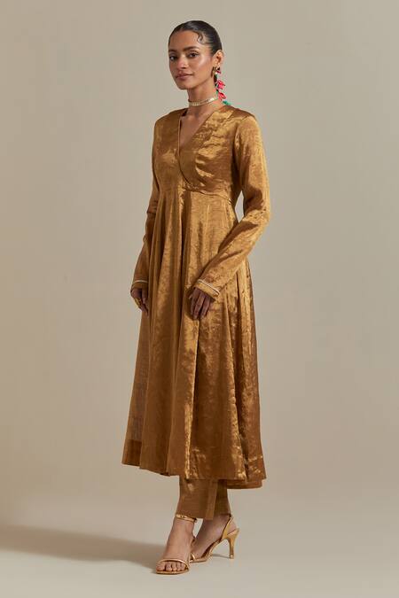 Vinusto Gold Chanderi Lace V-neck Handwoven Zari Anarkali Set Online at Aza Fashions Vinusto_Gold Chanderi Lace V-neck Handwoven Zari Anarkali Set _Online_at_Aza_Fashions