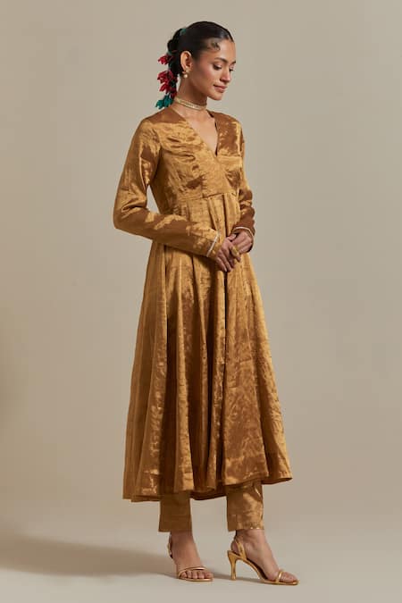 Shop Vinusto Gold Chanderi Lace V-neck Handwoven Zari Anarkali Set Online at Aza Fashions Shop_Vinusto_Gold Chanderi Lace V-neck Handwoven Zari Anarkali Set _Online_at_Aza_Fashions