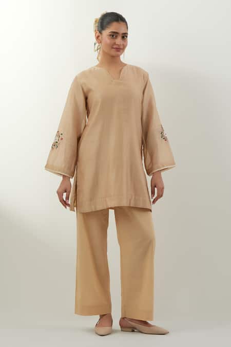 Vinusto Beige Chanderi Cotton Lace V-neck Handwoven Kurta And Pant Set 
