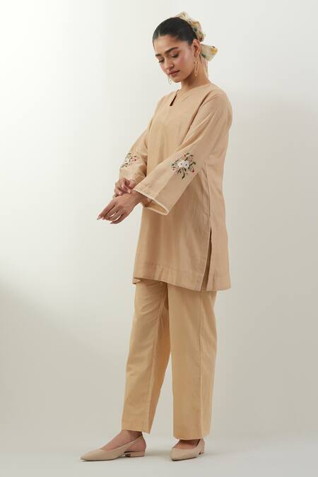 Shop_Vinusto_Beige , Cotton Embroidery V-neck Handwoven Kurta Set _Online_at_Aza_Fashions