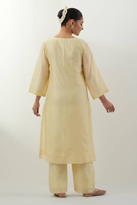Shop Vinusto Yellow Chanderi Embroidery V-neck Butter Handwoven Set at Aza Fashions Shop_Vinusto_Yellow Chanderi Embroidery V-neck Butter Handwoven Set _at_Aza_Fashions