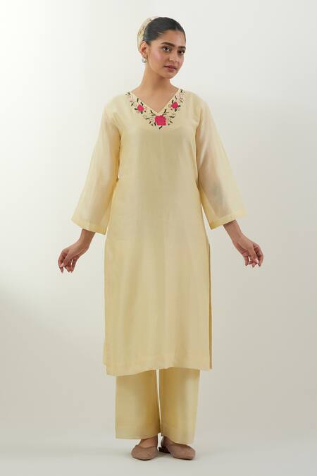 Buy Vinusto Yellow Chanderi Embroidery V-neck Butter Handwoven Set Online at Aza Fashions Buy_Vinusto_Yellow Chanderi Embroidery V-neck Butter Handwoven Set _Online_at_Aza_Fashions
