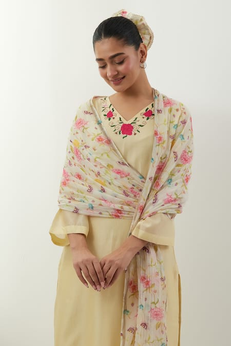 Shop Vinusto Yellow Chanderi Embroidery V-neck Butter Handwoven Set Shop_Vinusto_Yellow Chanderi Embroidery V-neck Butter Handwoven Set