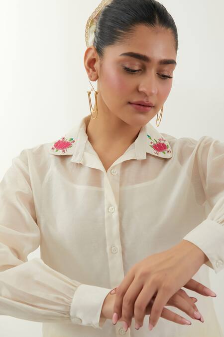 Vinusto Ivory Chanderi Embroidery Collared Floral Set Online at Aza Fashions Vinusto_Ivory Chanderi Embroidery Collared Floral Set _Online_at_Aza_Fashions