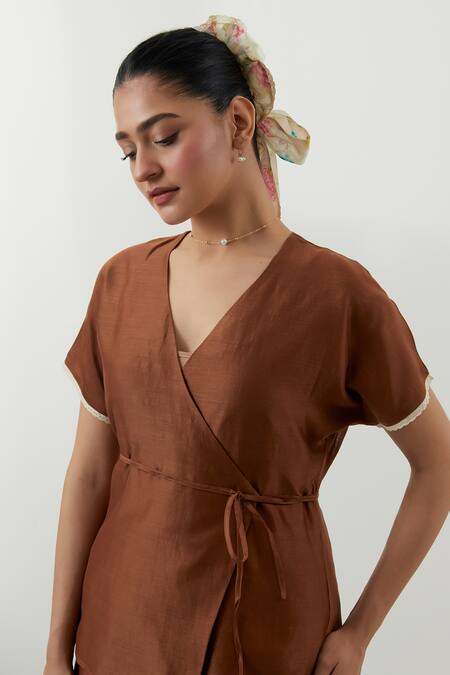 Vinusto Brown Chanderi Embroidery V-neck Handwoven Top And Pant Set at Aza Fashions Vinusto_Brown Chanderi Embroidery V-neck Handwoven Top And Pant Set _at_Aza_Fashions