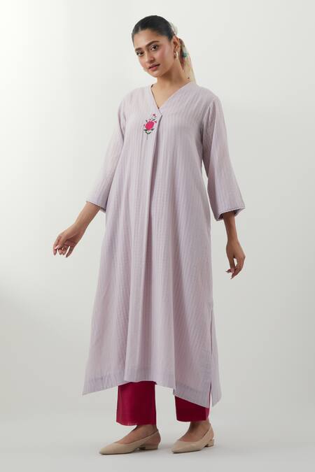Vinusto Lavender Cotton Embroidery, Lace V-neck Hand Kurta Set Online at Aza Fashions Vinusto_Lavender Cotton Embroidery, Lace V-neck Hand Kurta Set _Online_at_Aza_Fashions