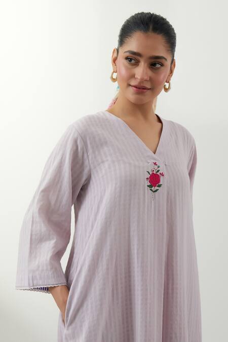 Shop Vinusto Lavender Cotton Embroidery, Lace V-neck Hand Kurta Set Online at Aza Fashions Shop_Vinusto_Lavender Cotton Embroidery, Lace V-neck Hand Kurta Set _Online_at_Aza_Fashions