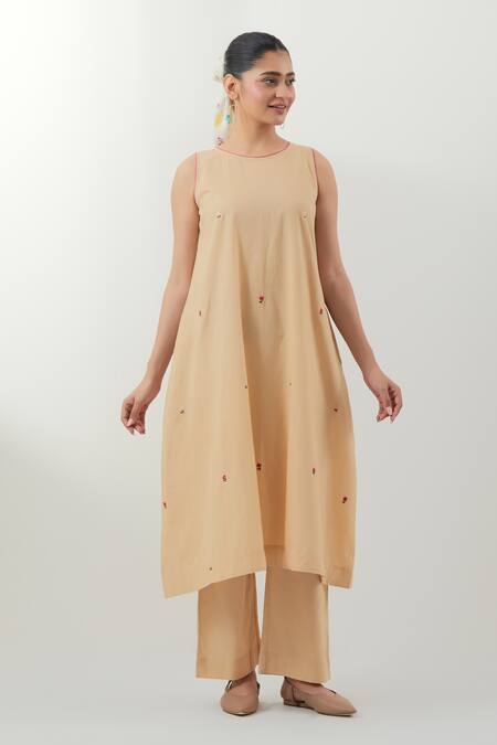 Buy Vinusto Beige Cotton Embroidery Round Neck Floral Kurta Pant Set Online at Aza Fashions Buy_Vinusto_Beige Cotton Embroidery Round Neck Floral Kurta Pant Set _Online_at_Aza_Fashions