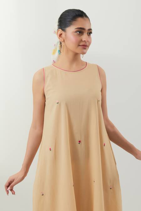 Shop Vinusto Beige Cotton Embroidery Round Neck Floral Kurta Pant Set Online at Aza Fashions Shop_Vinusto_Beige Cotton Embroidery Round Neck Floral Kurta Pant Set _Online_at_Aza_Fashions