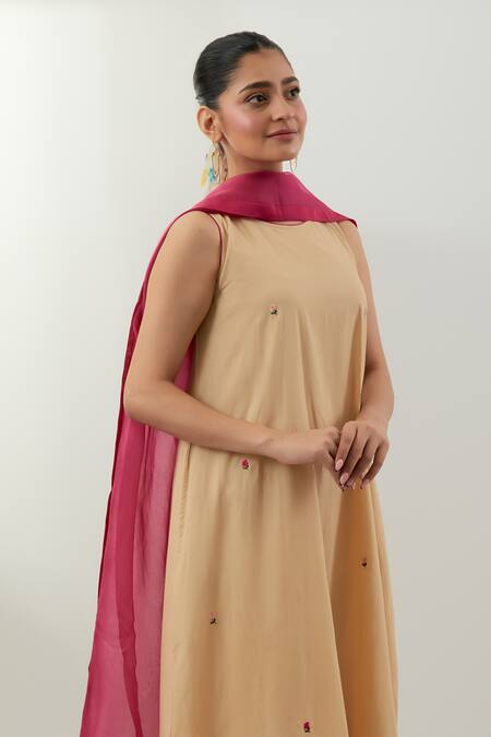 Buy Vinusto Beige Cotton Embroidery Round Neck Floral Kurta Pant Set Buy_Vinusto_Beige Cotton Embroidery Round Neck Floral Kurta Pant Set