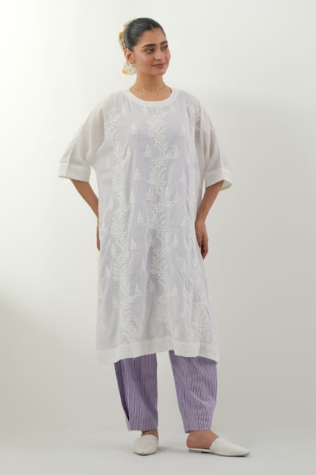 Buy Vinusto White Cotton Embroidery Round Neck Phool Patti Chikankari Kurta Set Online at Aza Fashions Buy_Vinusto_White Cotton Embroidery Round Neck Phool Patti Chikankari Kurta Set _Online_at_Aza_Fashions