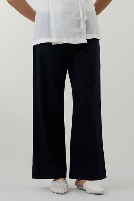 Buy_Vinusto_White Cotton Embroidery V-neck Chikankari Top And Black Pant _Online_at_Aza_Fashions