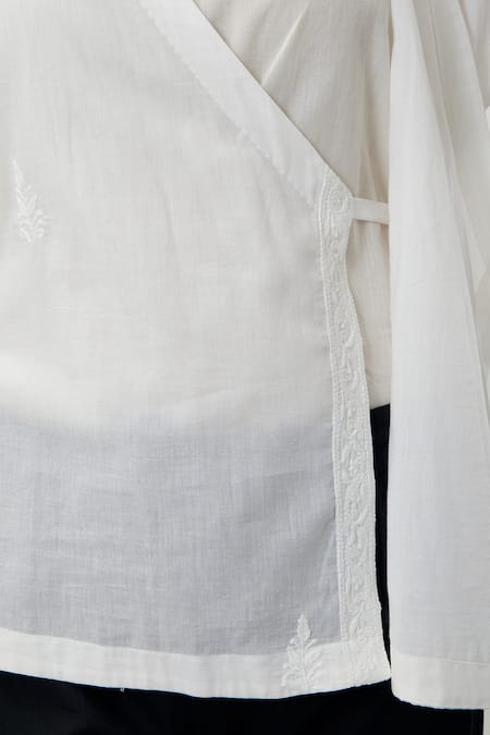 Shop_Vinusto_White Cotton Embroidery V-neck Chikankari Top And Black Pant 