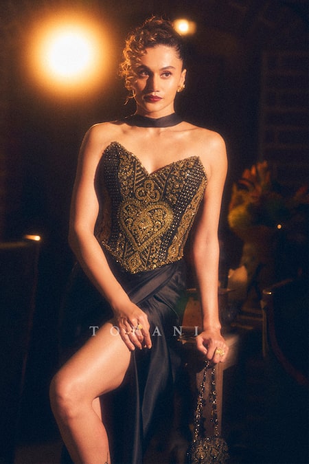 Buy_Torani_Black Satin, Lycra Embroidery, Beads Sweetheart Syah Akira Corset And Skirt Set 