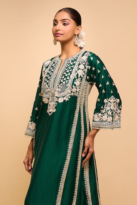 Sheetal Batra_Emerald Green Embroidery Round Neck Choga With Salwar _at_Aza_Fashions