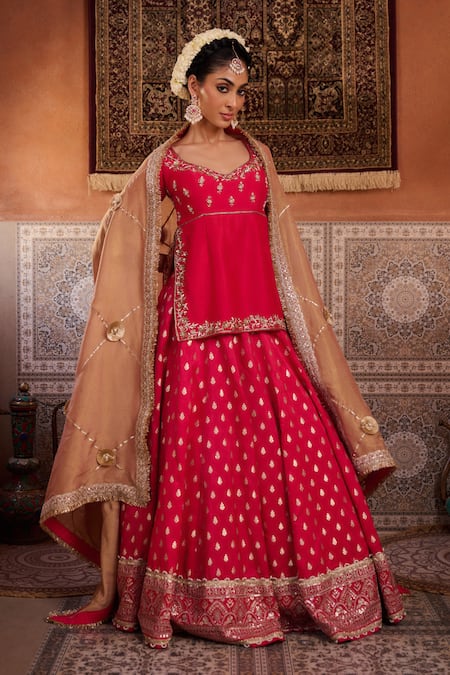 Kapda Dori Fuchsia Silk Pearls, Sequins, Embroidery Round Neck Pink Dabka Lehenga Set 