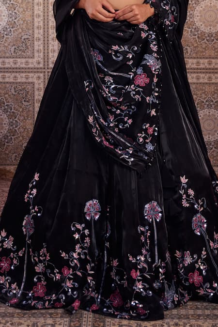 Buy_Kapda Dori_Black Beads, Sequins, Pearls Sweetheart Neck Embroidered Lehenga Set _Online_at_Aza_Fashions