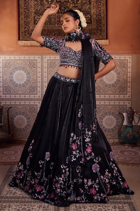 Buy_Kapda Dori_Black Beads, Sequins, Pearls Sweetheart Neck Embroidered Lehenga Set 